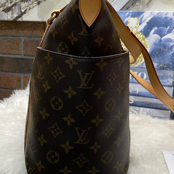 💕💕💕SOLD💕💕💕
🤩🤩🤩LV TOTALLY MM MONOGRAM🤩🤩🤩 - Picture 4 of 16